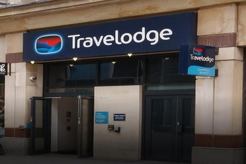 Travelodge Cardiff Central Queen Street Zewnętrze zdjęcie