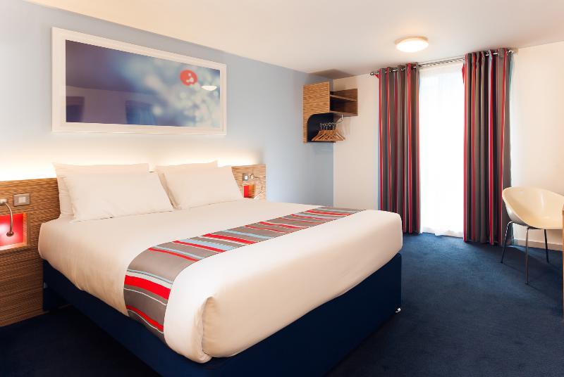 Travelodge Cardiff Central Queen Street Zewnętrze zdjęcie