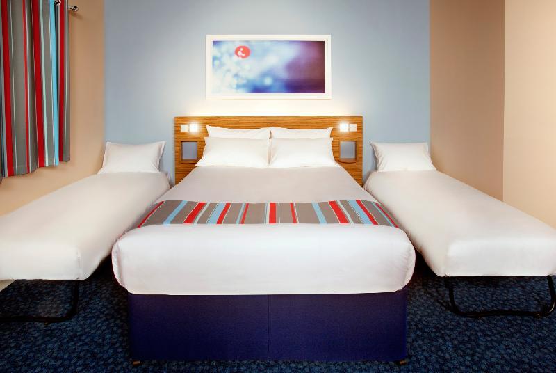 Travelodge Cardiff Central Queen Street Zewnętrze zdjęcie